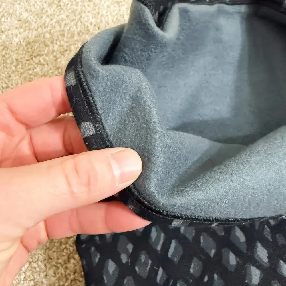 Lululemon Black/Gray Print Vinyasa Scarf EUC Snap Closure Fleece Lined